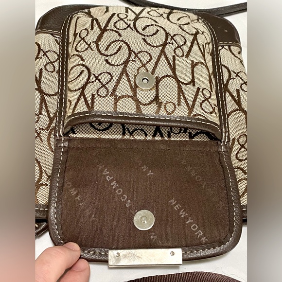 261.   NY&CO SIGNATURE CROSSBODY WITH ADJUSTABLE STRAP - Picture 8 of 9